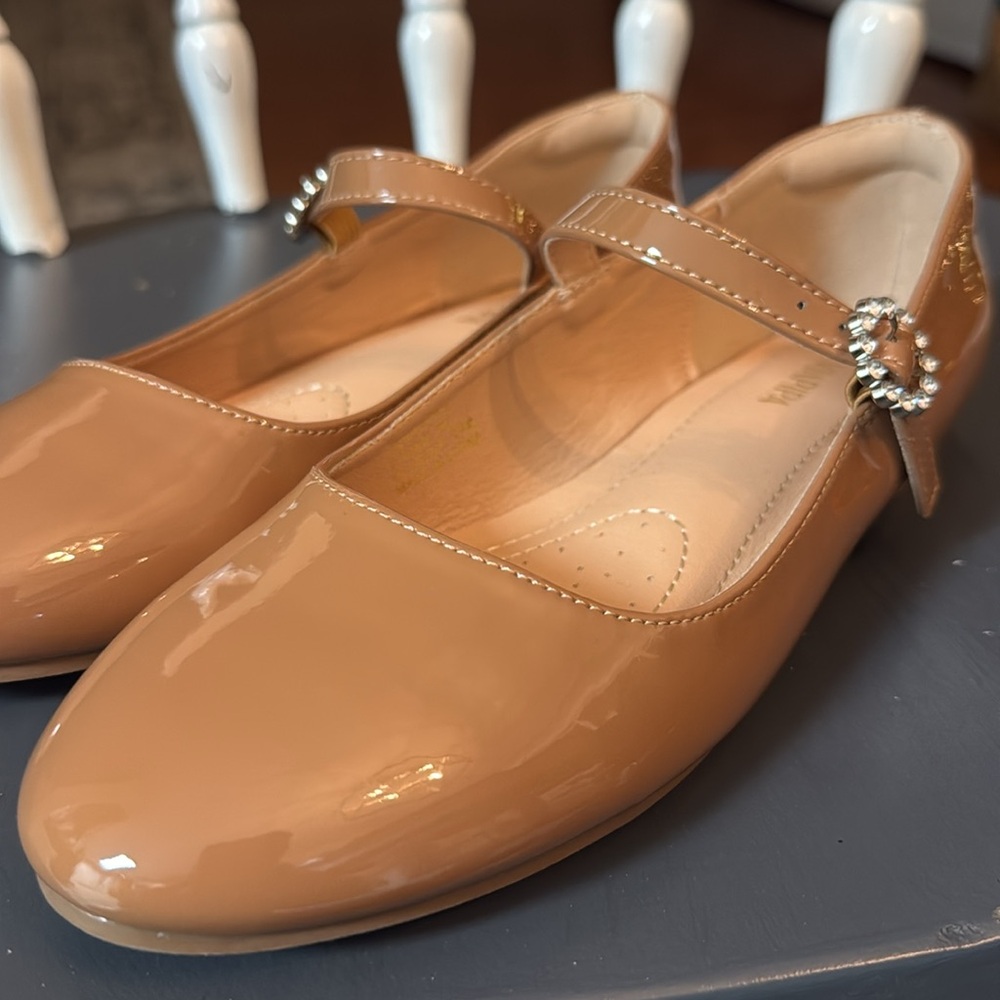 Tan patent Maryjanes - Picture 11 of 11
